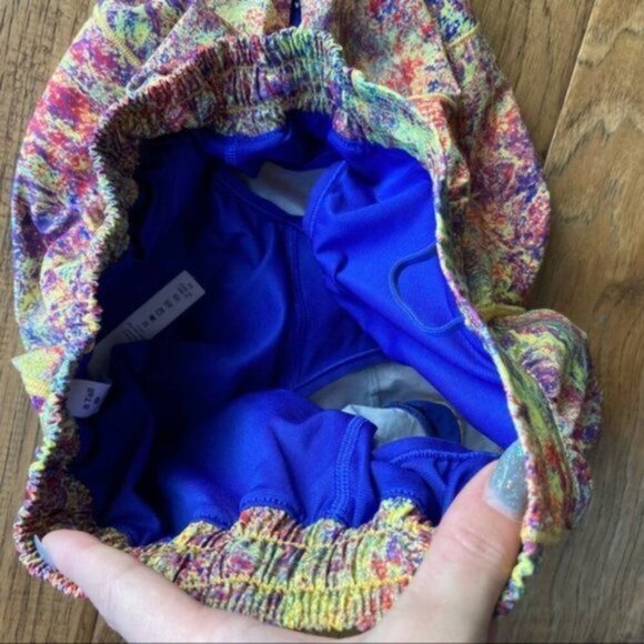 Lululemon Seawheeze 2019 hotty hot shorts size 8 Tall - Picture 4 of 12